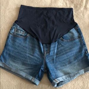 Old Navy maternity jean shorts full panel!